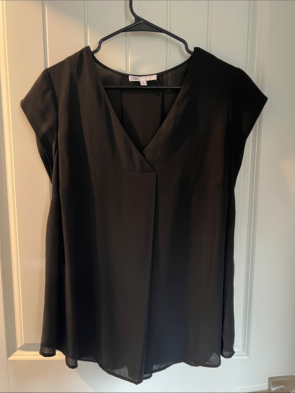 DR2 Black V-Neck Cap-Sleeve Blouse